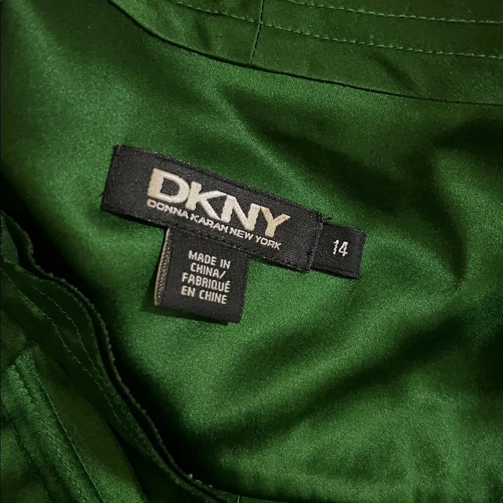 Moschino embroidered Suit. Sz 14. Italy - Picture 10 of 17